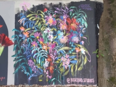 Reed Knauth<br/>2023 - 2025<br/><span style= "font-size: 6pt">33.750947363199465, -84.36783218397868</span> Street Art Mural in Cabbagetown Atlanta by Reed Knauth featuring flowers